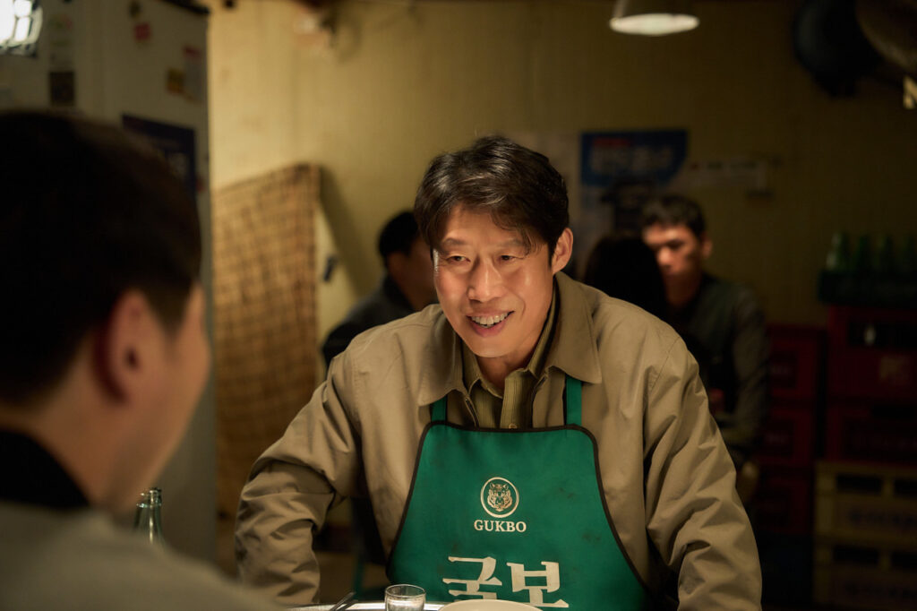 영화 소주전쟁 실화일까? IMF 진로그룹 사태 전격 비교! 4 소주전쟁 스틸컷7